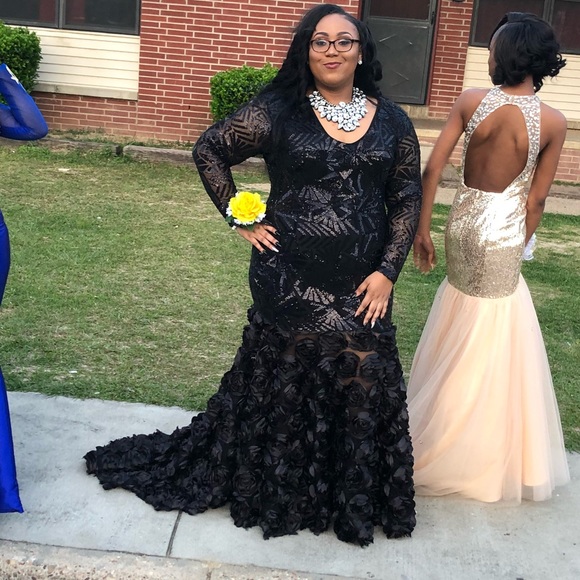 PROM/FORMAL DRESS - Picture 1 of 5